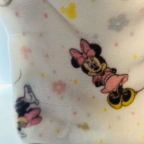 Disney Baby Soft & Cuddly Minnie Mouse 30" x 40" White Baby Blanket - Picture 9 of 10